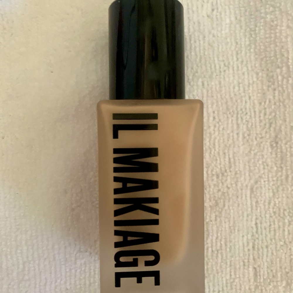 IL MAKIAGE Woke Up Like This Foundation Shade 060